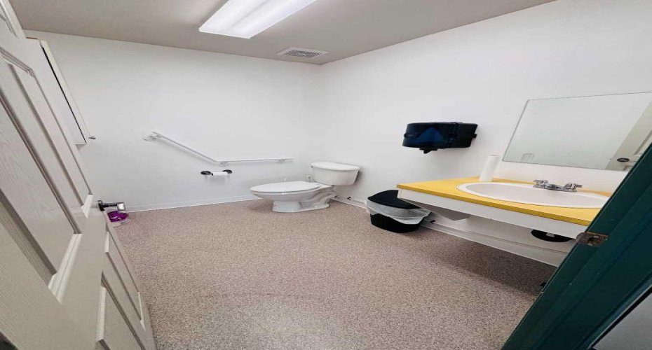 1310 Kingsway Avenue, Medicine Hat, Alberta T1A 2Y4, ,Commercial,For Lease,Kingsway,A2211841