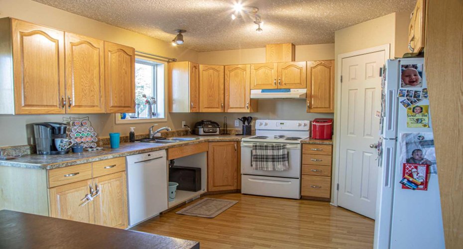 10808 100 Avenue, High Level, Alberta T0H 1Z0, 4 Bedrooms Bedrooms, ,3 BathroomsBathrooms,Residential,For Sale,100,A2212246