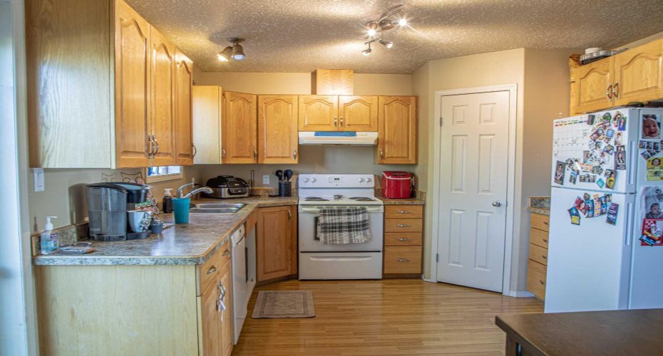 10808 100 Avenue, High Level, Alberta T0H 1Z0, 4 Bedrooms Bedrooms, ,3 BathroomsBathrooms,Residential,For Sale,100,A2212246