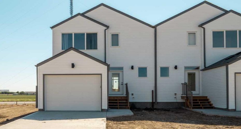 689 Blackwolf Boulevard, Lethbridge, Alberta T1H7H7, 3 Bedrooms Bedrooms, ,3 BathroomsBathrooms,Residential,For Sale,Blackwolf,A2211295