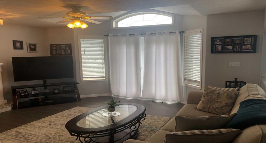 105 Parker Place, Hinton, Alberta T7V 2E5, 5 Bedrooms Bedrooms, ,2 BathroomsBathrooms,Residential,For Sale,Parker,A2209302