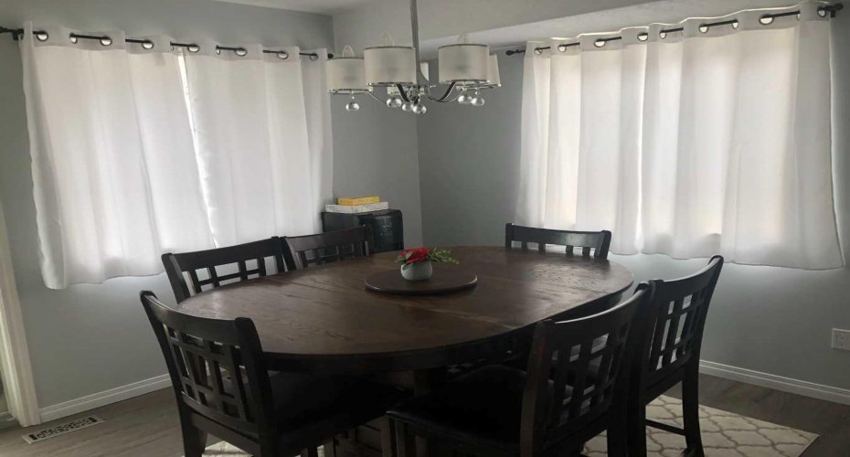 105 Parker Place, Hinton, Alberta T7V 2E5, 5 Bedrooms Bedrooms, ,2 BathroomsBathrooms,Residential,For Sale,Parker,A2209302