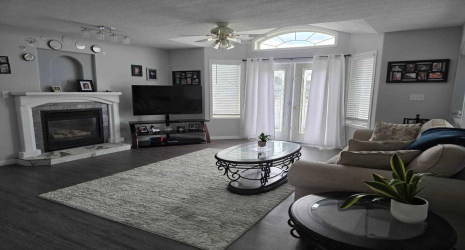 105 Parker Place, Hinton, Alberta T7V 2E5, 5 Bedrooms Bedrooms, ,2 BathroomsBathrooms,Residential,For Sale,Parker,A2209302