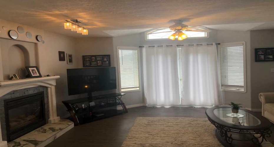 105 Parker Place, Hinton, Alberta T7V 2E5, 5 Bedrooms Bedrooms, ,2 BathroomsBathrooms,Residential,For Sale,Parker,A2209302