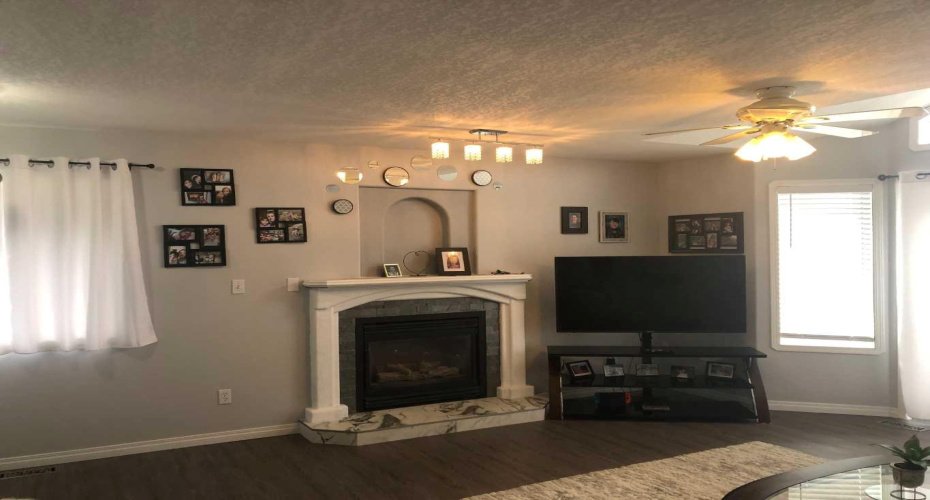 105 Parker Place, Hinton, Alberta T7V 2E5, 5 Bedrooms Bedrooms, ,2 BathroomsBathrooms,Residential,For Sale,Parker,A2209302