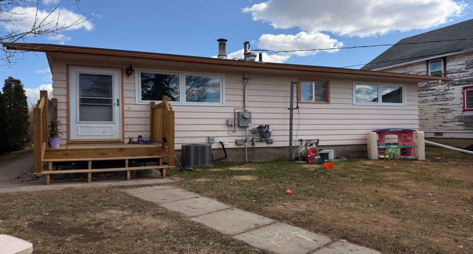 122 Main Street, Lashburn, Saskatchewan S0M 1H0, 4 Bedrooms Bedrooms, ,2 BathroomsBathrooms,Residential,For Sale,Main,A2215357
