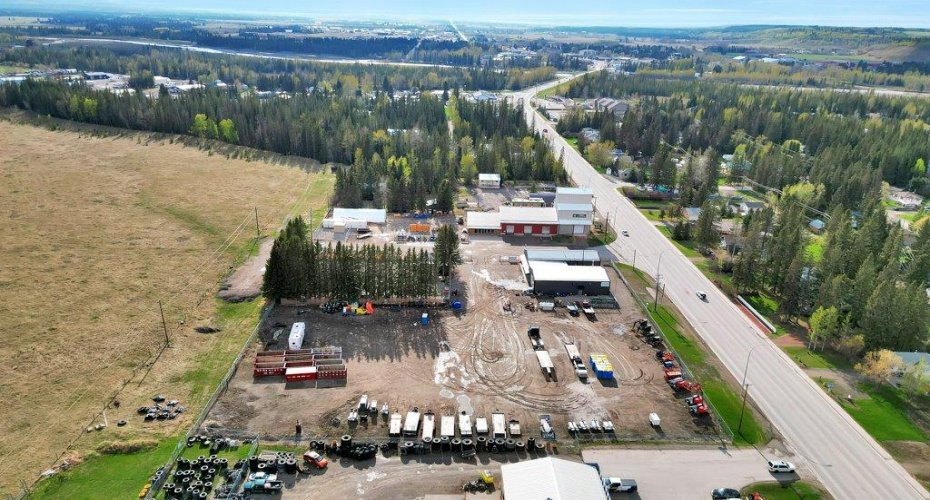 1101 Main Avenue, Sundre, Alberta T0M 1X0, ,Commercial,For Sale,Main,A2217210