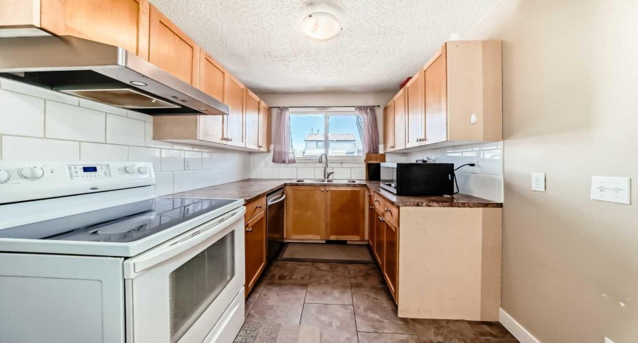 148 Pinemill Mews, Calgary, Alberta T1Y 4R6, 3 Bedrooms Bedrooms, ,3 BathroomsBathrooms,Residential,For Sale,Pinemill,A2217421