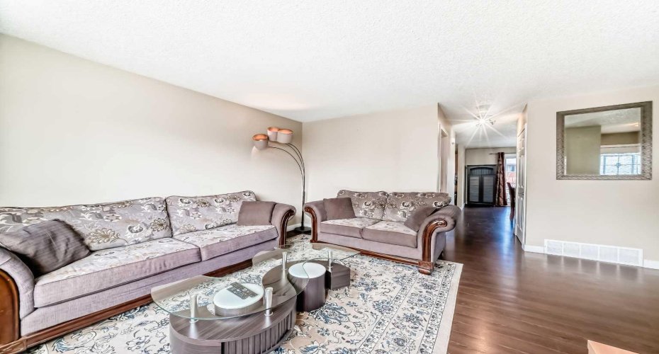 148 Pinemill Mews, Calgary, Alberta T1Y 4R6, 3 Bedrooms Bedrooms, ,3 BathroomsBathrooms,Residential,For Sale,Pinemill,A2217421