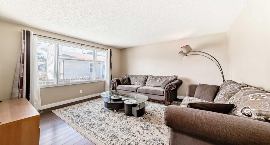 148 Pinemill Mews, Calgary, Alberta T1Y 4R6, 3 Bedrooms Bedrooms, ,3 BathroomsBathrooms,Residential,For Sale,Pinemill,A2217421