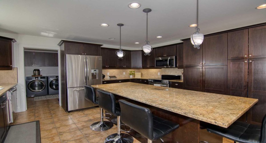 280 1 Avenue, Magrath, Alberta T0K 1J0, 6 Bedrooms Bedrooms, ,5 BathroomsBathrooms,Residential,For Sale,1,A2217851