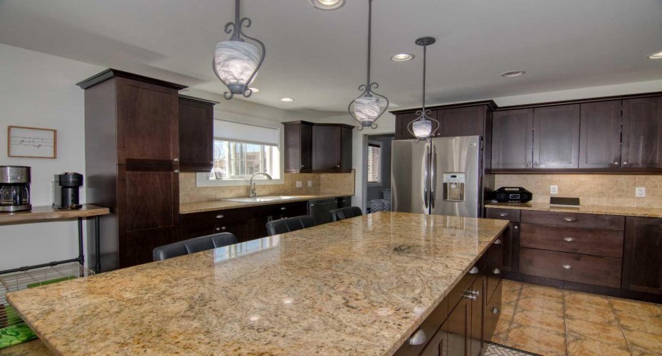 280 1 Avenue, Magrath, Alberta T0K 1J0, 6 Bedrooms Bedrooms, ,5 BathroomsBathrooms,Residential,For Sale,1,A2217851