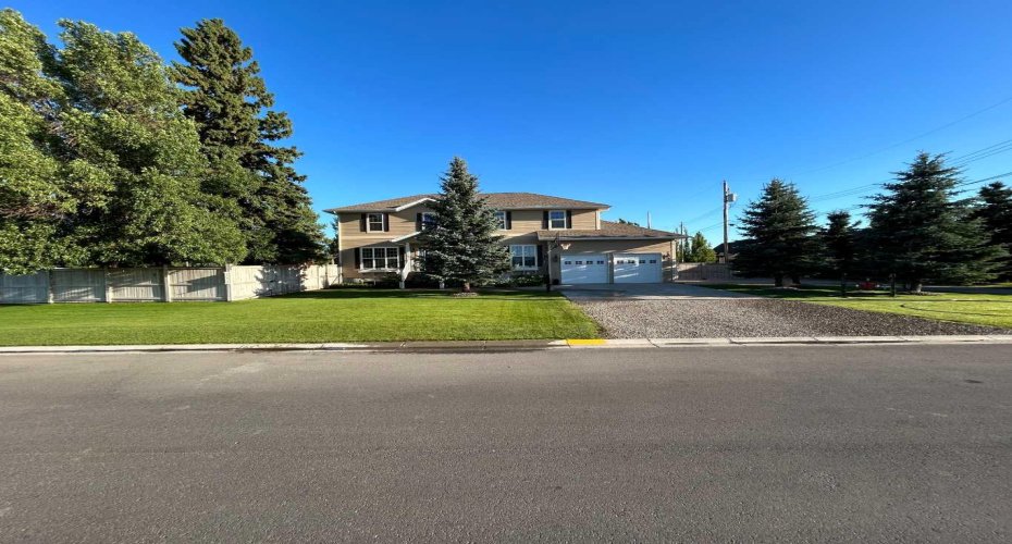 280 1 Avenue, Magrath, Alberta T0K 1J0, 6 Bedrooms Bedrooms, ,5 BathroomsBathrooms,Residential,For Sale,1,A2217851