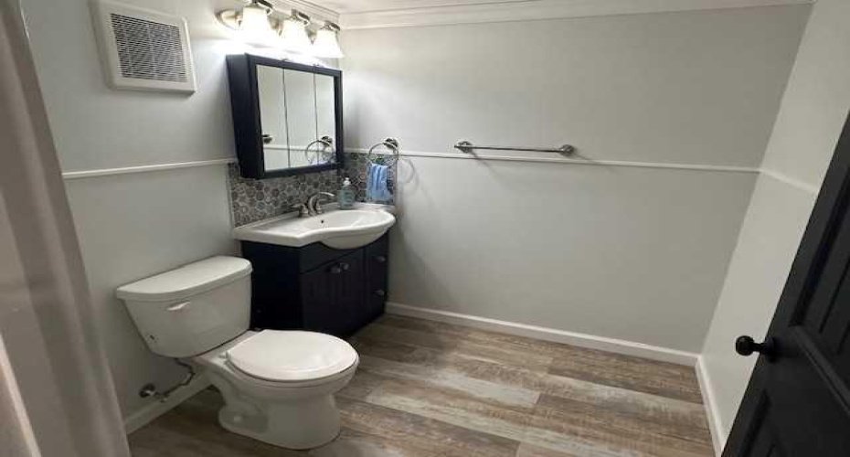 Basement 2-pce bath