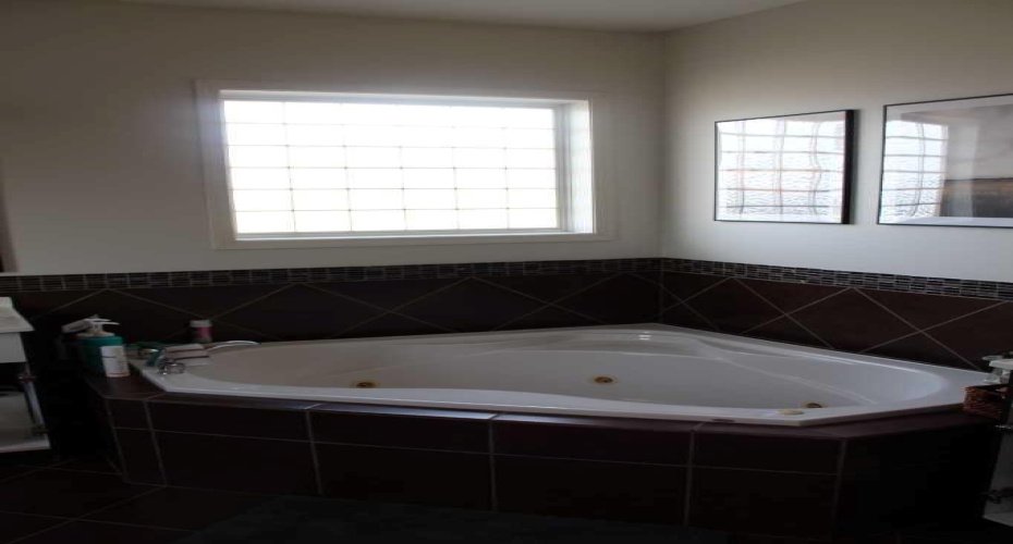 235010 915 Township, Notikewin, Alberta T0H 2V0, 5 Bedrooms Bedrooms, ,4 BathroomsBathrooms,Residential,For Sale,915,A2218853