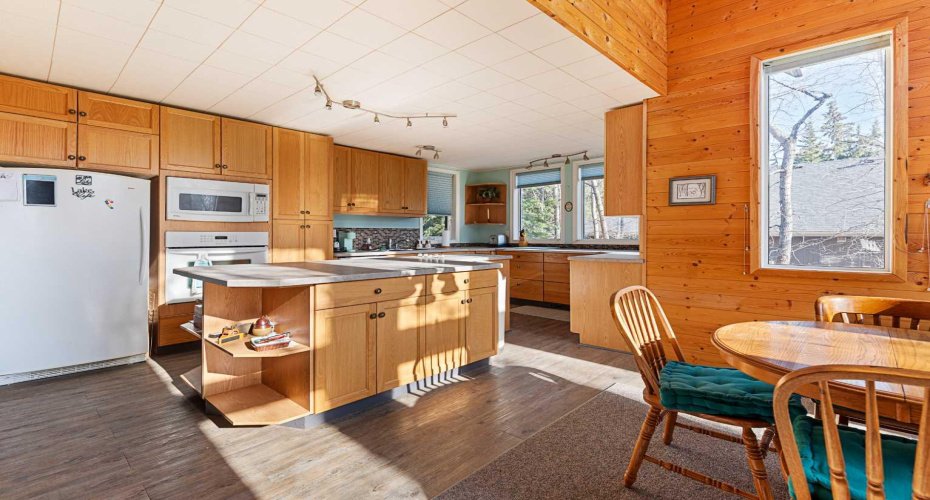 912 Brightsand Place, Brightsand Lake, Saskatchewan S0M 2Y0, 7 Bedrooms Bedrooms, ,3 BathroomsBathrooms,Residential,For Sale,Brightsand,A2218000