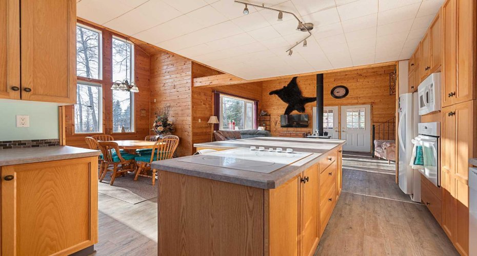 912 Brightsand Place, Brightsand Lake, Saskatchewan S0M 2Y0, 7 Bedrooms Bedrooms, ,3 BathroomsBathrooms,Residential,For Sale,Brightsand,A2218000