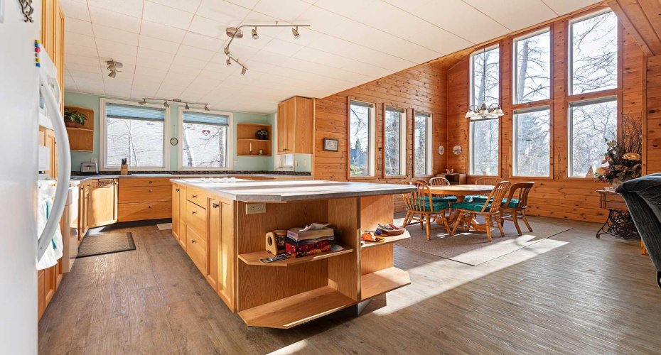 912 Brightsand Place, Brightsand Lake, Saskatchewan S0M 2Y0, 7 Bedrooms Bedrooms, ,3 BathroomsBathrooms,Residential,For Sale,Brightsand,A2218000