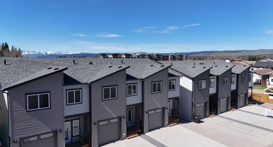 326B BOUTIN Avenue, Hinton, Alberta T7V0B4, 3 Bedrooms Bedrooms, ,3 BathroomsBathrooms,Residential,For Sale,BOUTIN,A2207113