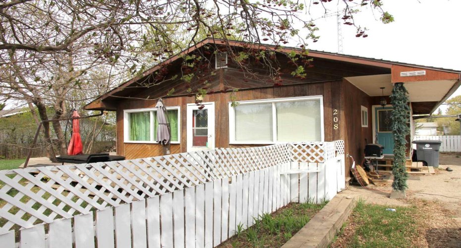 208 1 Avenue, Maidstone, Saskatchewan S0M 1M0, 3 Bedrooms Bedrooms, ,1 BathroomBathrooms,Residential,For Sale,1,A2220241