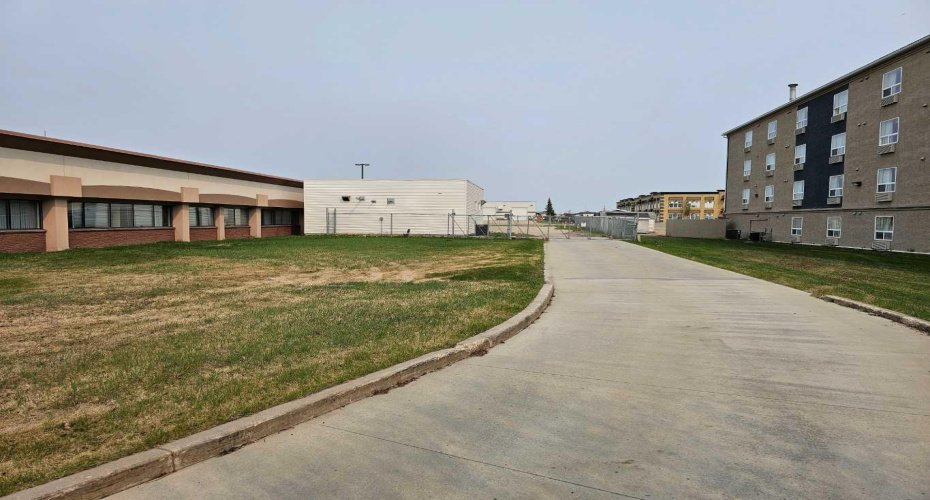 10070 117 Avenue, Grande Prairie, Alberta T8V4K5, ,Commercial,For Lease,117,A2220271