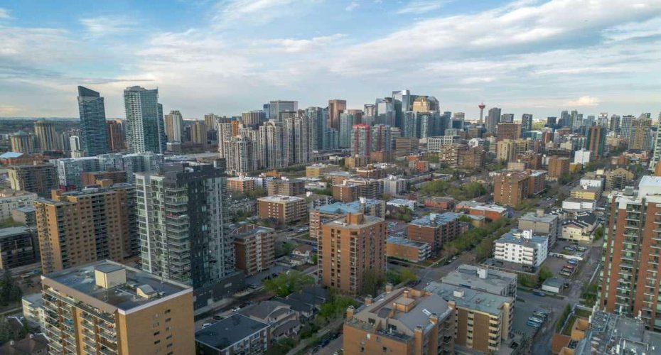 1314 15 Avenue, Calgary, Alberta T3C 0X7, 3 Bedrooms Bedrooms, ,2 BathroomsBathrooms,Residential,For Sale,15,A2221302