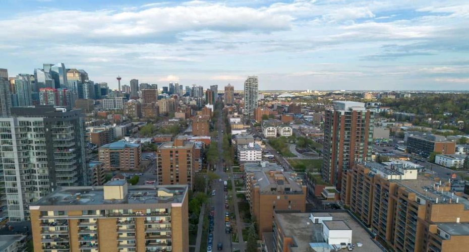 1314 15 Avenue, Calgary, Alberta T3C 0X7, 3 Bedrooms Bedrooms, ,2 BathroomsBathrooms,Residential,For Sale,15,A2221302