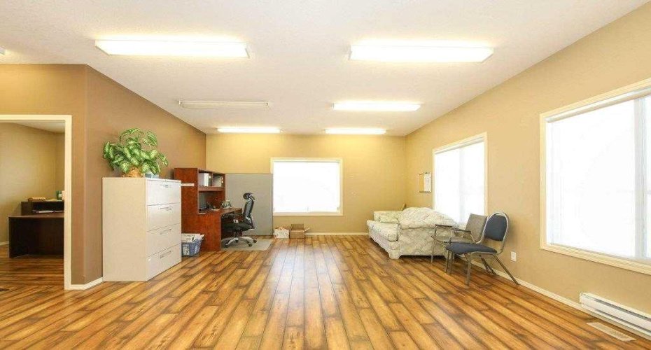 5209 49A Avenue, Bentley, Alberta T0C 0J0, ,Commercial,For Sale,49A,A2221950