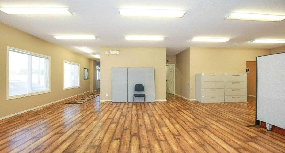 5209 49A Avenue, Bentley, Alberta T0C 0J0, ,Commercial,For Sale,49A,A2221950