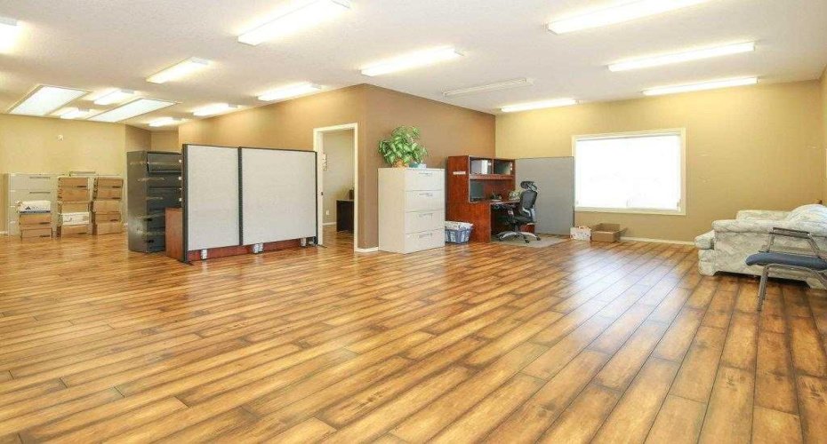 5209 49A Avenue, Bentley, Alberta T0C 0J0, ,Commercial,For Sale,49A,A2221950