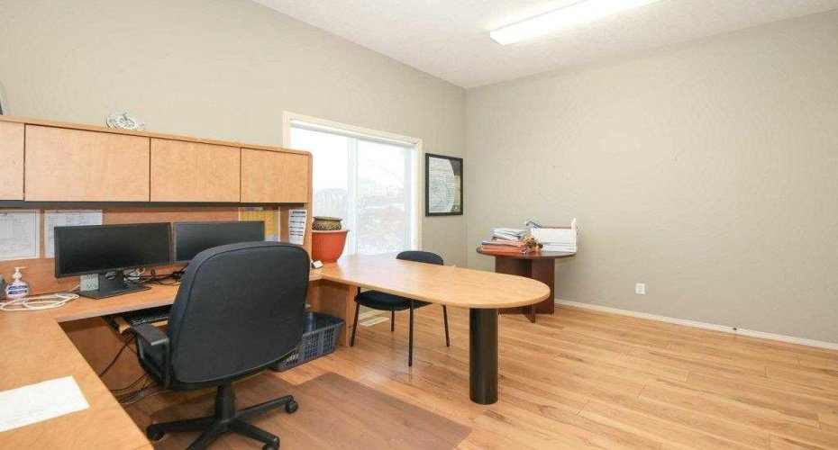 5209 49A Avenue, Bentley, Alberta T0C 0J0, ,Commercial,For Sale,49A,A2221950