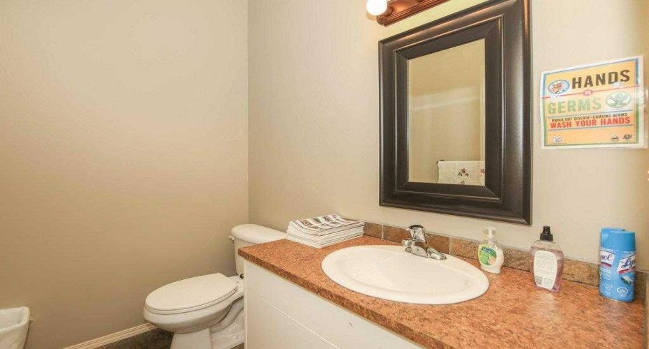 5209 49A Avenue, Bentley, Alberta T0C 0J0, ,Commercial,For Sale,49A,A2221950