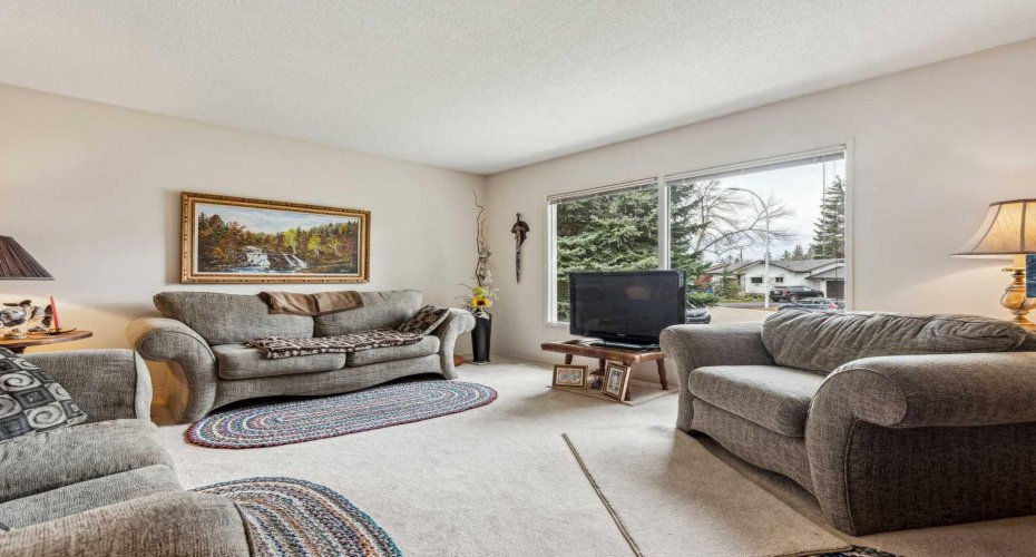 201 11 Avenue, High River, Alberta T0L1B0, 3 Bedrooms Bedrooms, ,3 BathroomsBathrooms,Residential,For Sale,11,A2222022