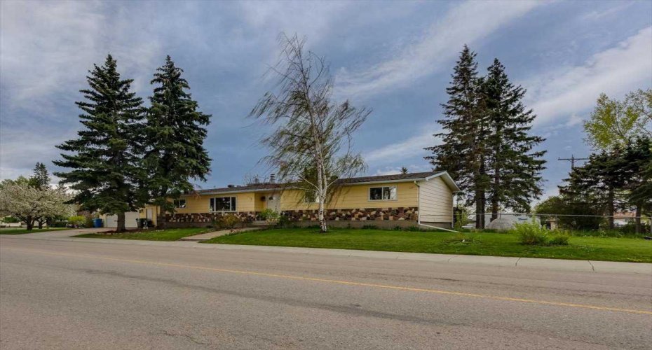 1203 Gough Road, Carstairs, Alberta T0M 0N0, 3 Bedrooms Bedrooms, ,2 BathroomsBathrooms,Residential,For Sale,Gough,A2222112