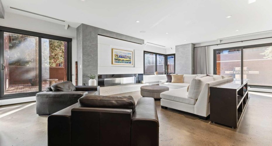 500 Eau Claire Avenue, Calgary, Alberta T2P 3R8, 1 Bedroom Bedrooms, ,2 BathroomsBathrooms,Residential,For Sale,Eau Claire,A2223441