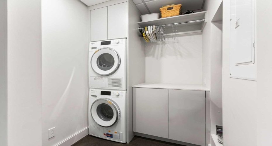 500 Eau Claire Avenue, Calgary, Alberta T2P 3R8, 1 Bedroom Bedrooms, ,2 BathroomsBathrooms,Residential,For Sale,Eau Claire,A2223441