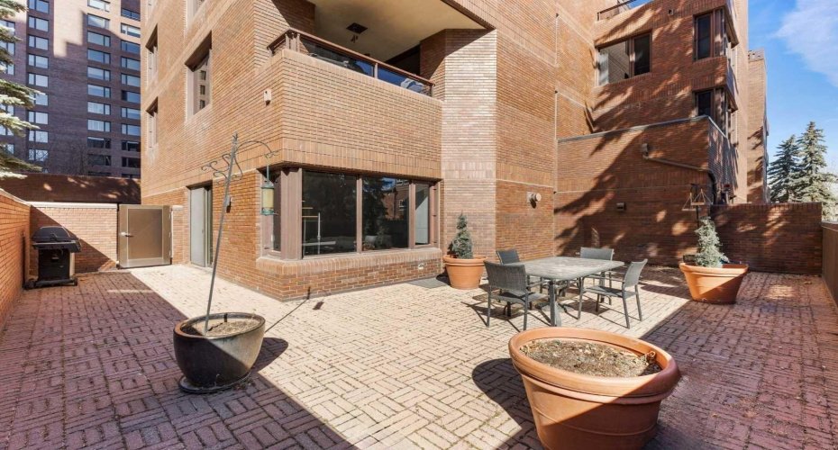 500 Eau Claire Avenue, Calgary, Alberta T2P 3R8, 1 Bedroom Bedrooms, ,2 BathroomsBathrooms,Residential,For Sale,Eau Claire,A2223441