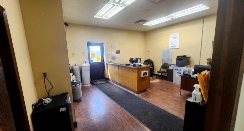 6709C GOLDENWEST Avenue, Red Deer, Alberta T4P 1A7, ,Commercial,For Lease,GOLDENWEST,A2222525