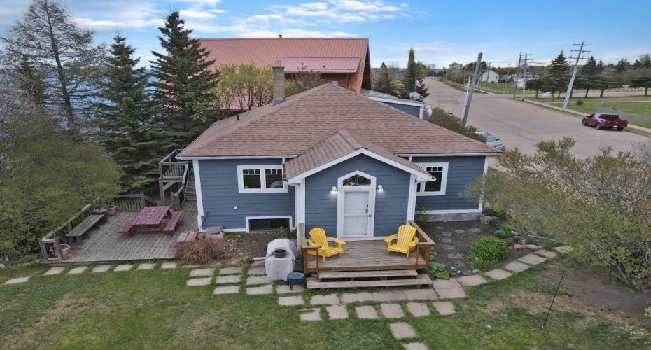 75 Peace River Avenue, Joussard, Alberta T0G 1J0, 3 Bedrooms Bedrooms, ,1 BathroomBathrooms,Residential,For Sale,Peace River Avenue,A2223826