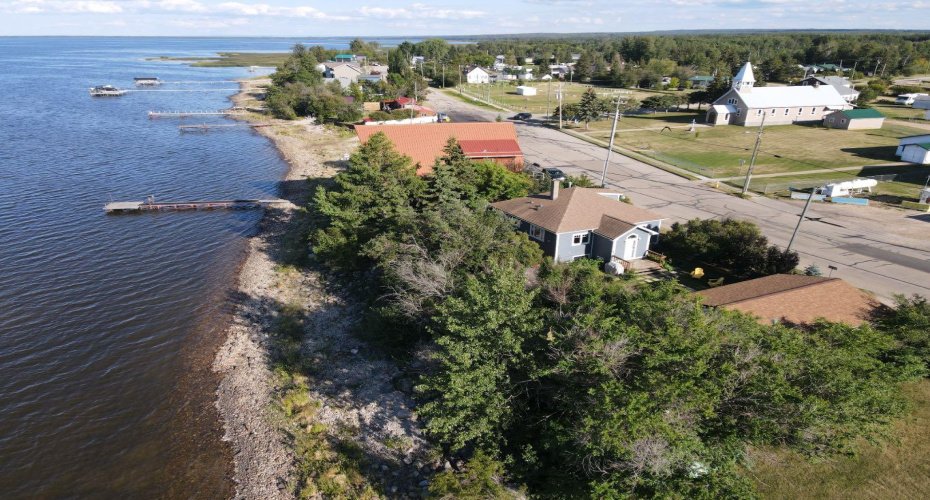 75 Peace River Avenue, Joussard, Alberta T0G 1J0, 3 Bedrooms Bedrooms, ,1 BathroomBathrooms,Residential,For Sale,Peace River Avenue,A2223826