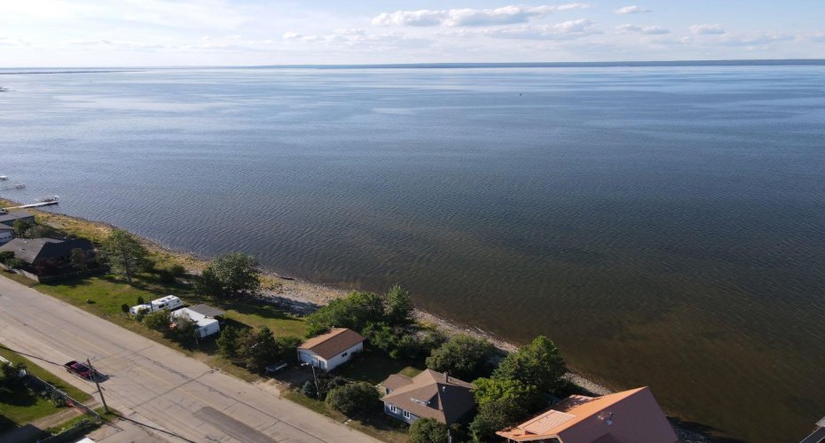 75 Peace River Avenue, Joussard, Alberta T0G 1J0, 3 Bedrooms Bedrooms, ,1 BathroomBathrooms,Residential,For Sale,Peace River Avenue,A2223826