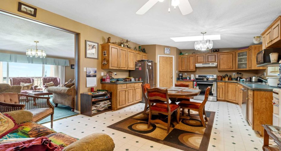 25579 Twp Rd 382, Rural Red Deer County, Alberta T4N 5E2, 5 Bedrooms Bedrooms, ,4 BathroomsBathrooms,Agri-business,For Sale,Twp Rd 382,A2223876