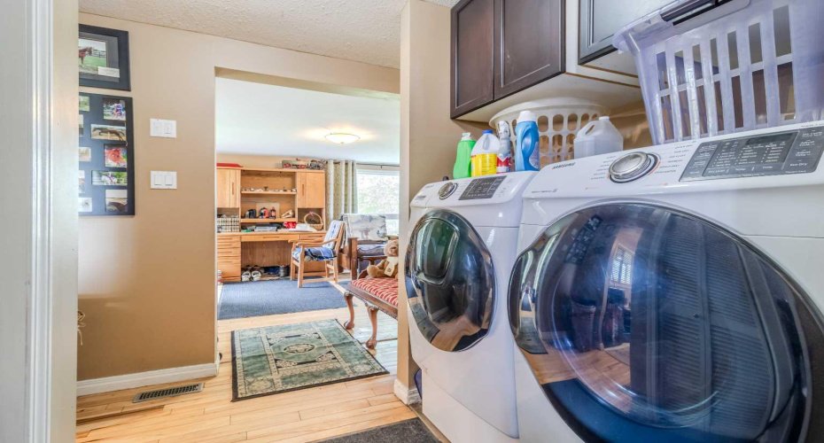 25579 Twp Rd 382, Rural Red Deer County, Alberta T4N 5E2, 5 Bedrooms Bedrooms, ,4 BathroomsBathrooms,Agri-business,For Sale,Twp Rd 382,A2223876