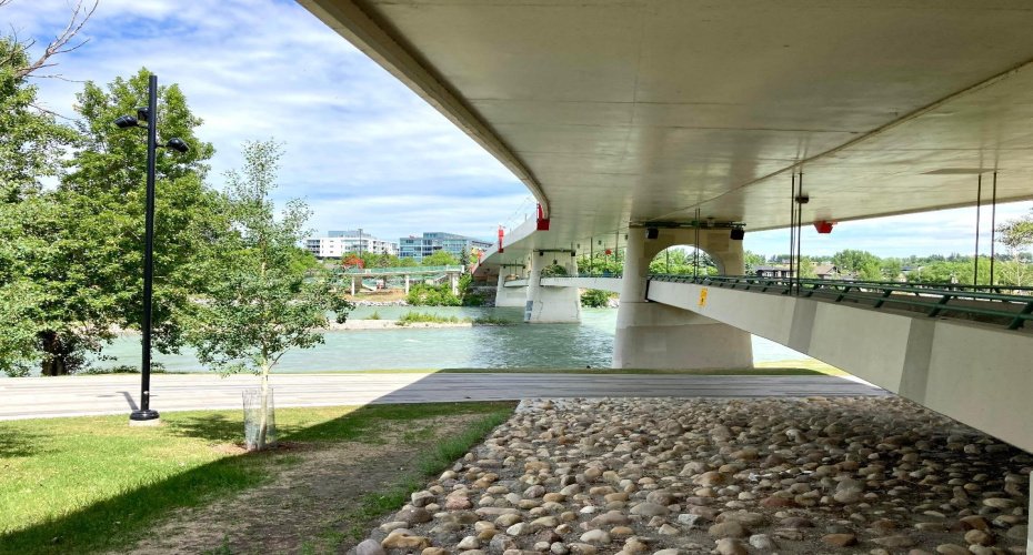 Walkway to Kensington