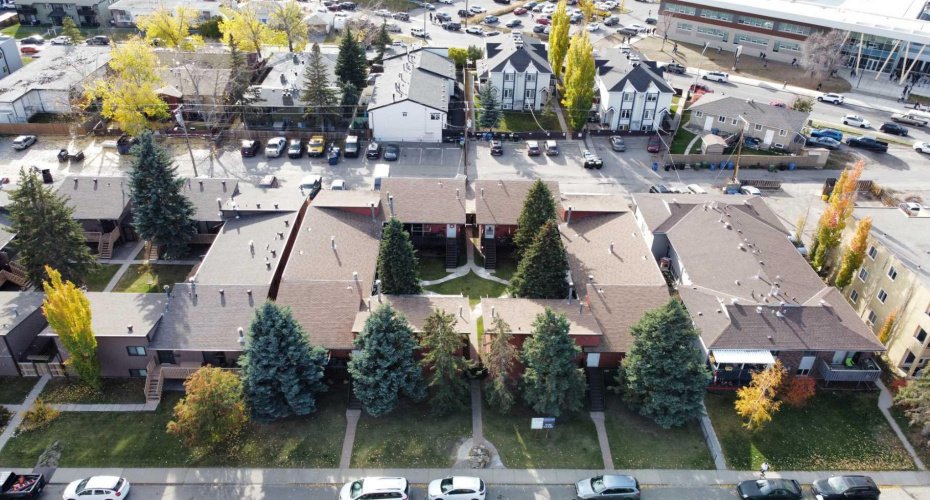 4607 73 Street, Calgary, Alberta T3B2M3, ,Commercial,For Sale,73,A2225168