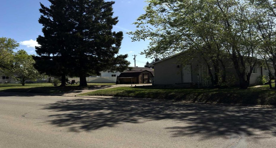 902 7 Avenue, Wainwright, Alberta T9W1C8, 2 Bedrooms Bedrooms, ,1 BathroomBathrooms,Residential,For Sale,7,A2225448