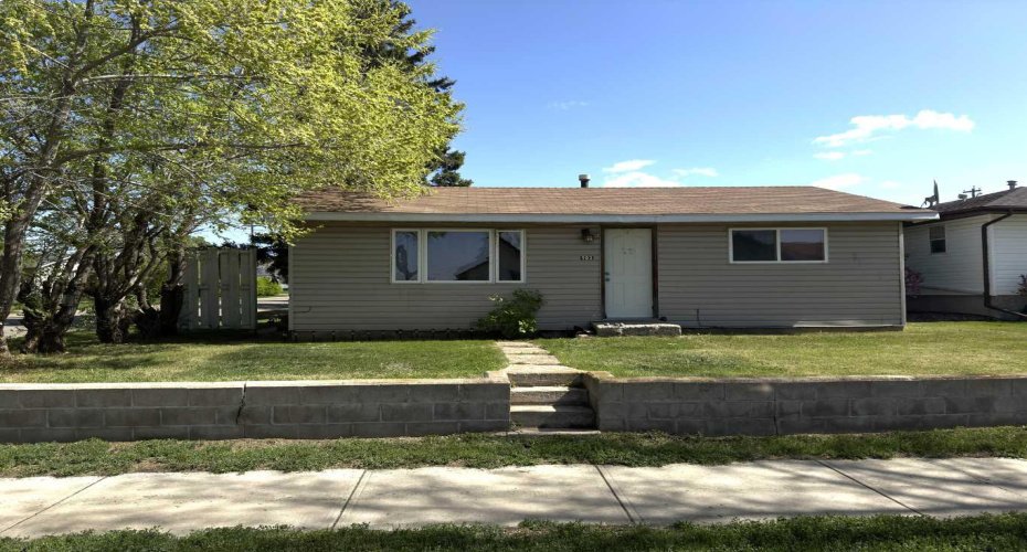 902 7 Avenue, Wainwright, Alberta T9W1C8, 2 Bedrooms Bedrooms, ,1 BathroomBathrooms,Residential,For Sale,7,A2225448