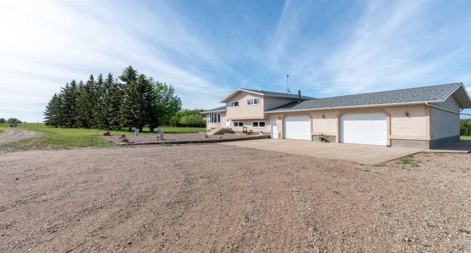 326506 TWP RD 500A, Rural, Saskatchewan S0M 1R0, 4 Bedrooms Bedrooms, ,2 BathroomsBathrooms,Residential,For Sale,326506 TWP RD 500A,A2225750