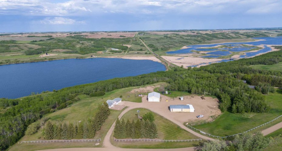 326506 TWP RD 500A, Rural, Saskatchewan S0M 1R0, 4 Bedrooms Bedrooms, ,2 BathroomsBathrooms,Residential,For Sale,326506 TWP RD 500A,A2225750