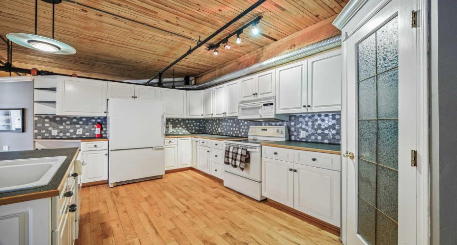 535 10 Avenue, Calgary, Alberta T2R 0A8, 1 Bedroom Bedrooms, ,2 BathroomsBathrooms,Residential,For Sale,10,A2224755